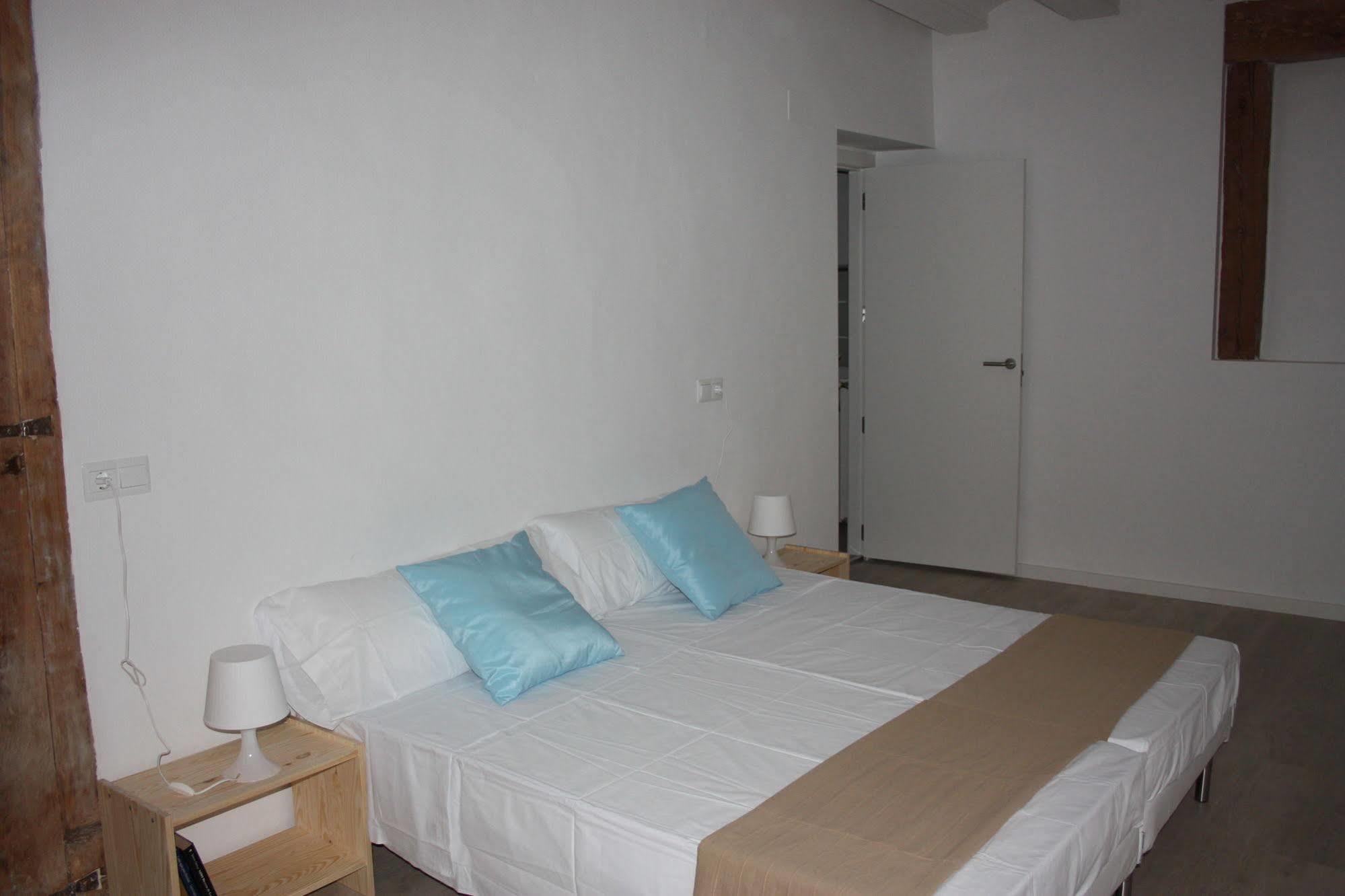 Albergue Valderrobres Auto Check-In Экстерьер фото